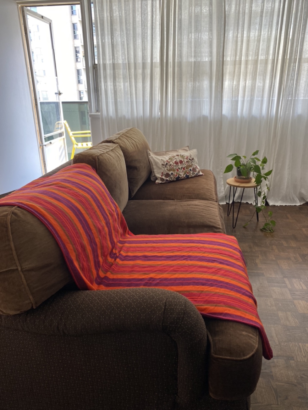 Elegant sofa! image indicator(4)