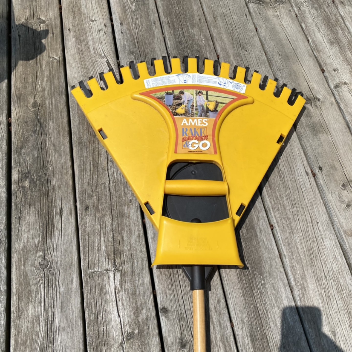 Rake, leaf rake: Ames “Rake Gather & Go” image indicator(2)