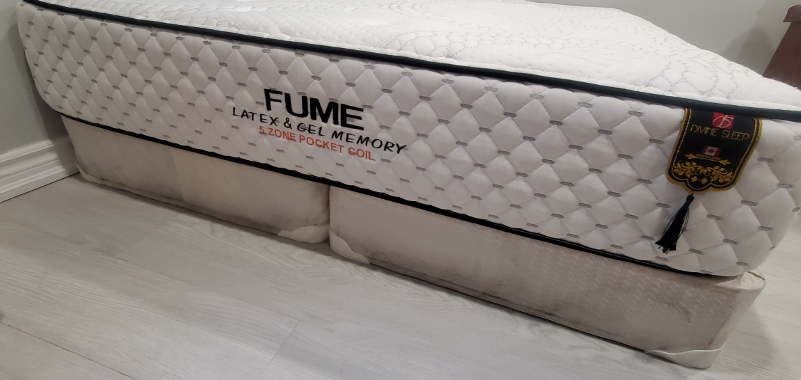 Mattress with box springs - Queen size *moving sale* - photo 2