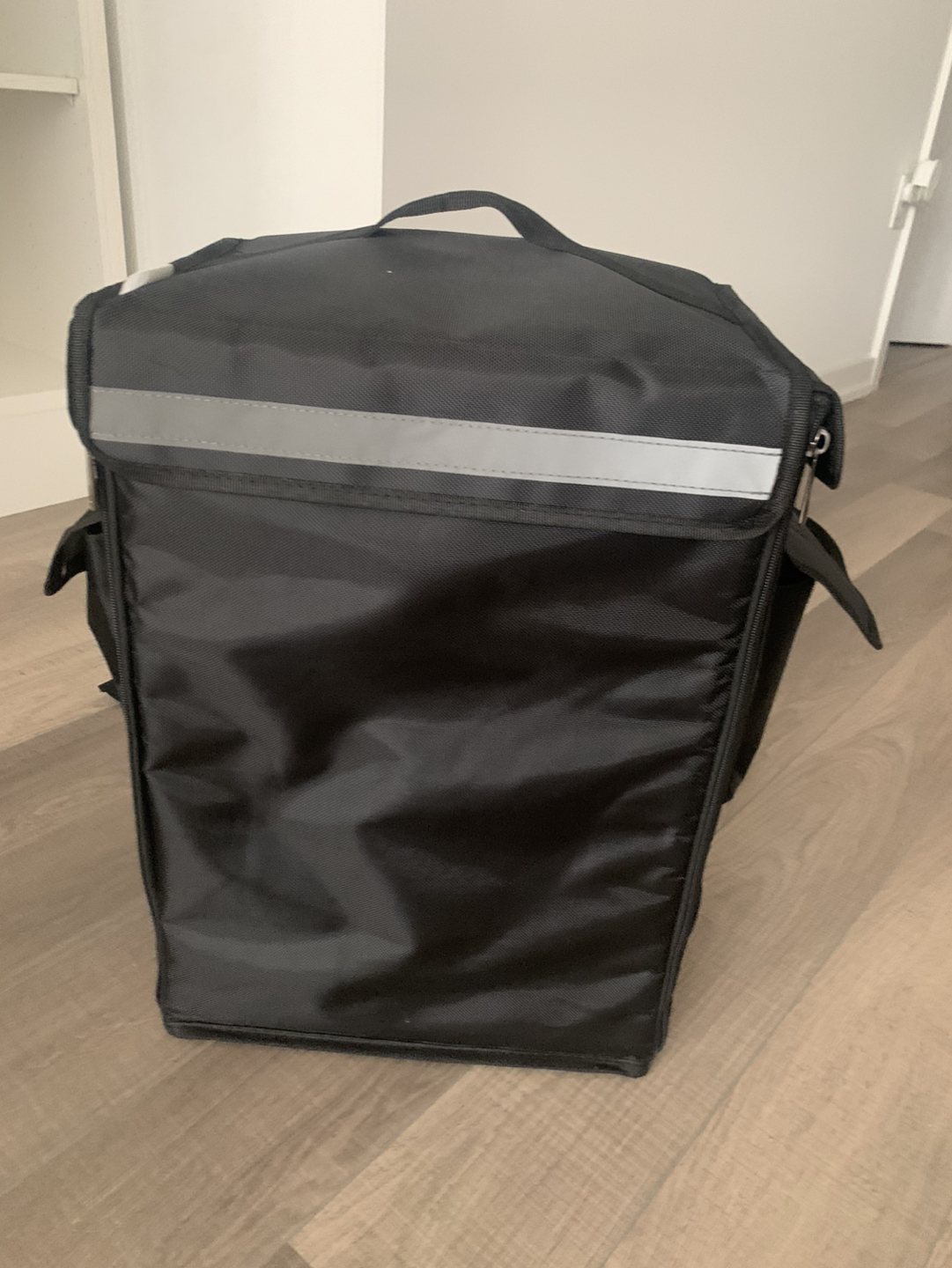 99.5% new. Insulated bag. Perfect for deliveries. ASAP
