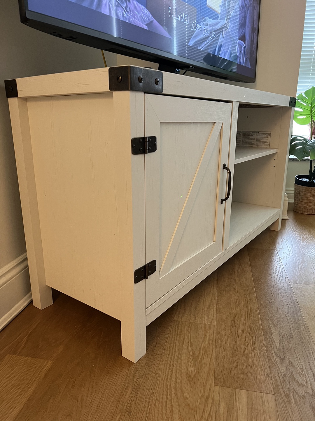 Elegant white TV unit - photo 2
