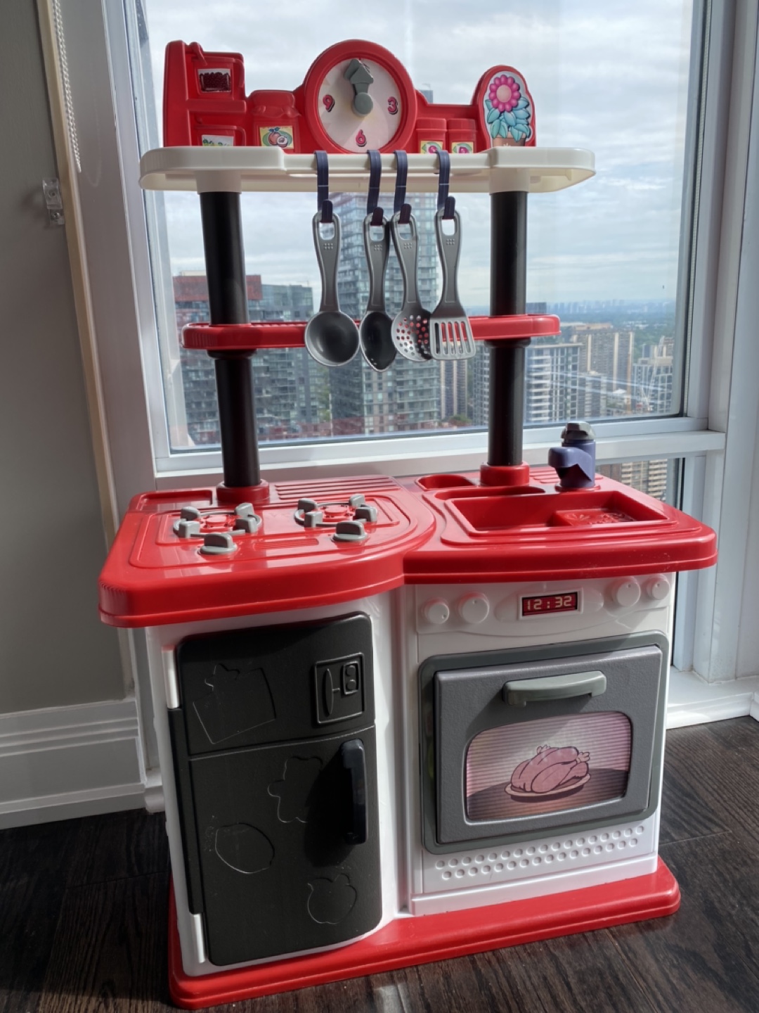 Toy kitchen set