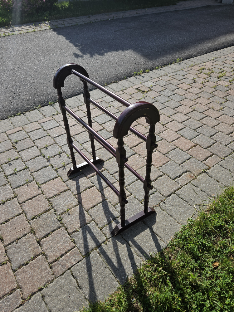 clothes rack  - photo 2