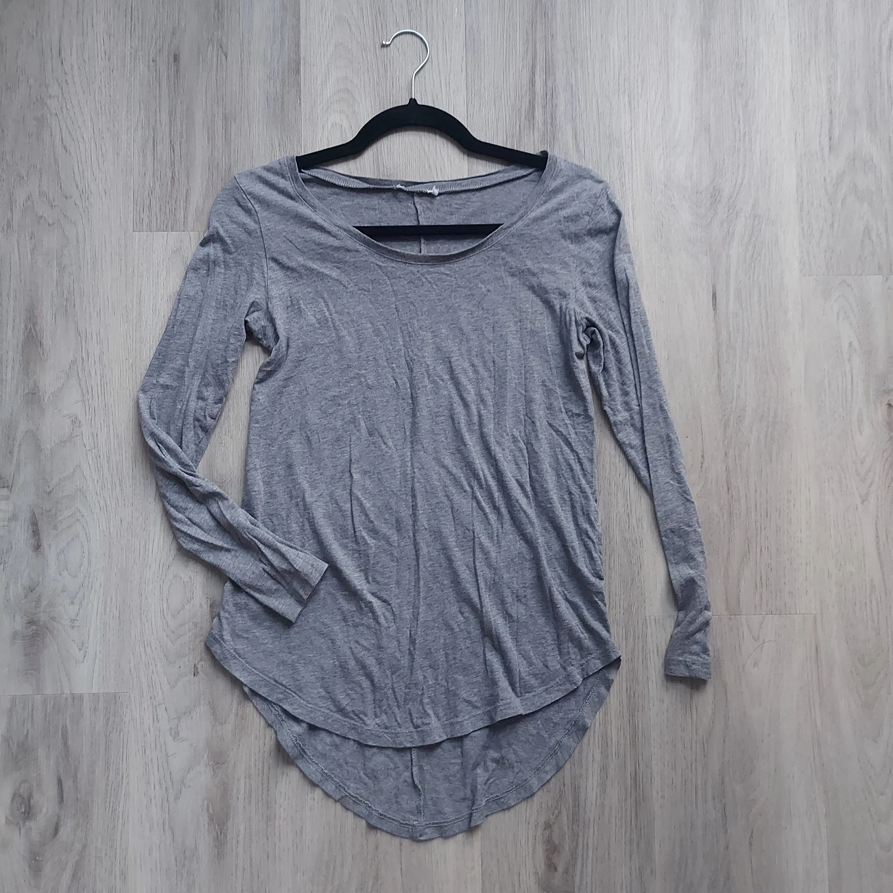Free Long Sleeve Grey Tshirt thumbnail