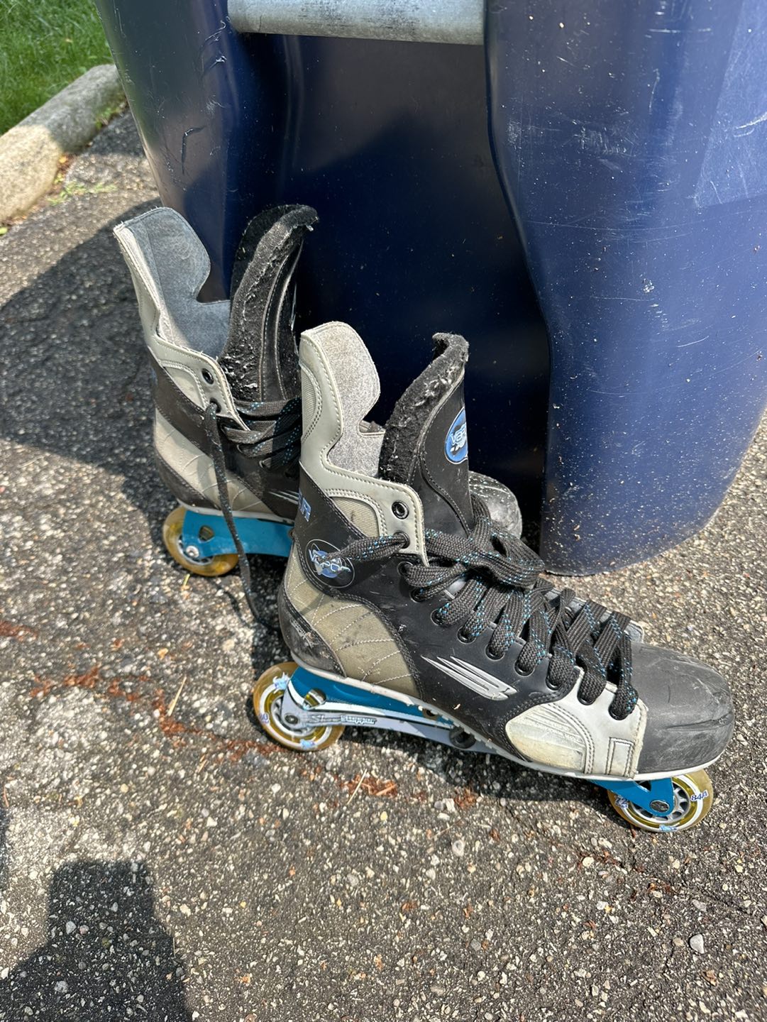 Pair of roller skate size 11 men thumbnail