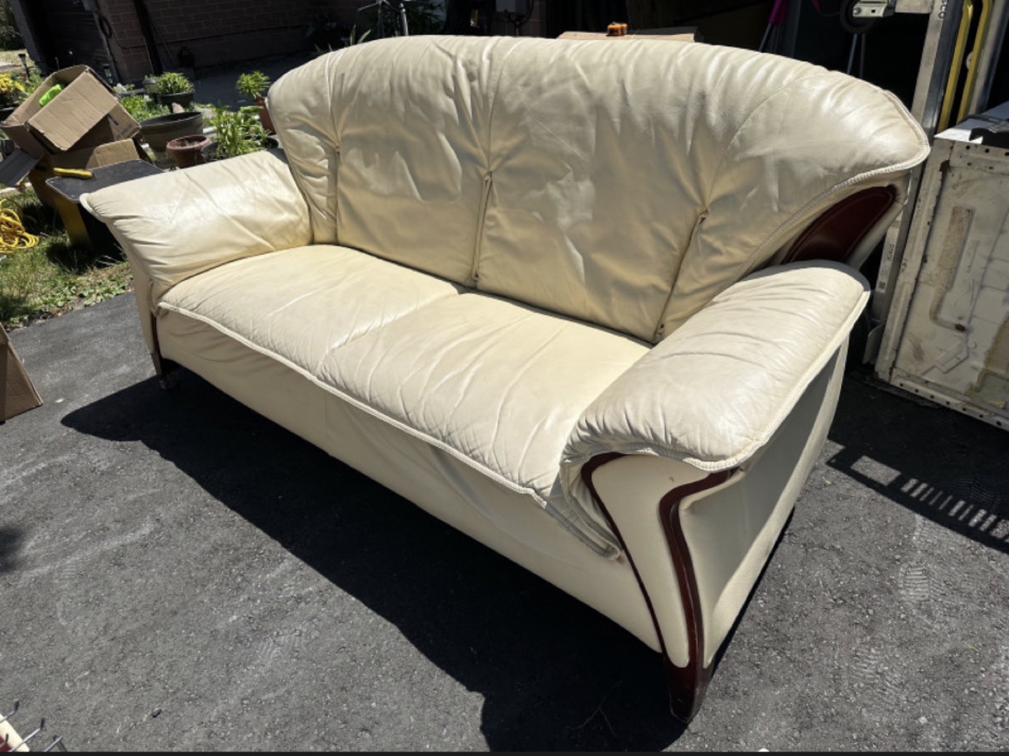 MOVING NEED GONE ASAP  - 3 piece beige couch set 🦃