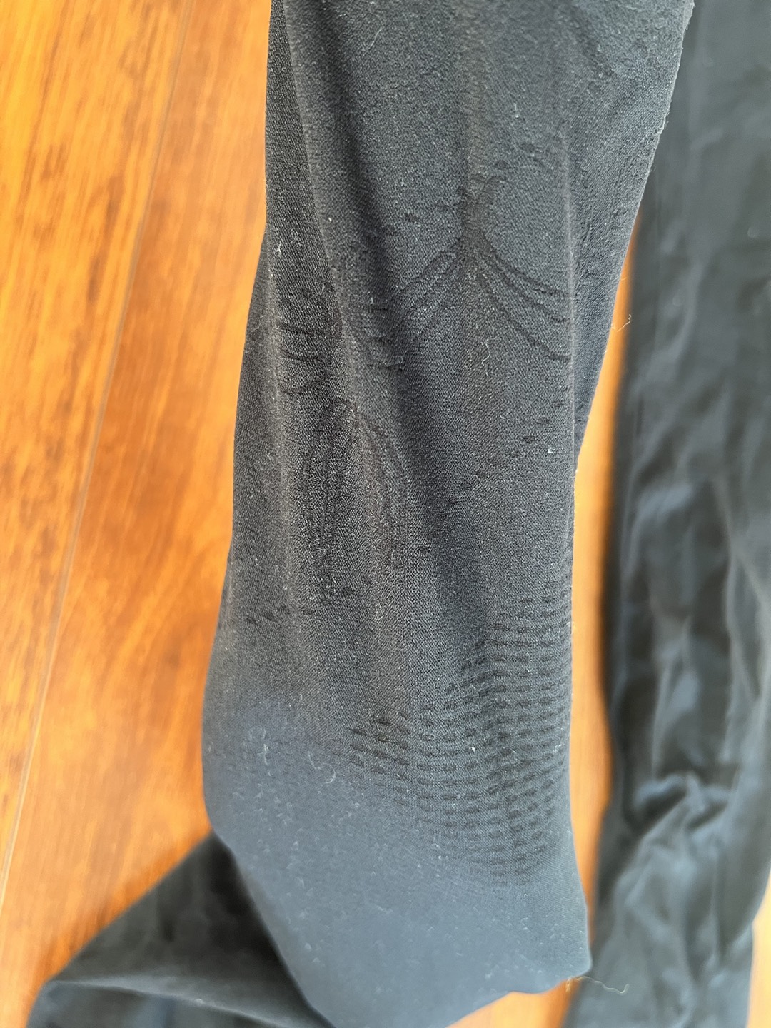 Aritzia TNA black legging image indicator(2)