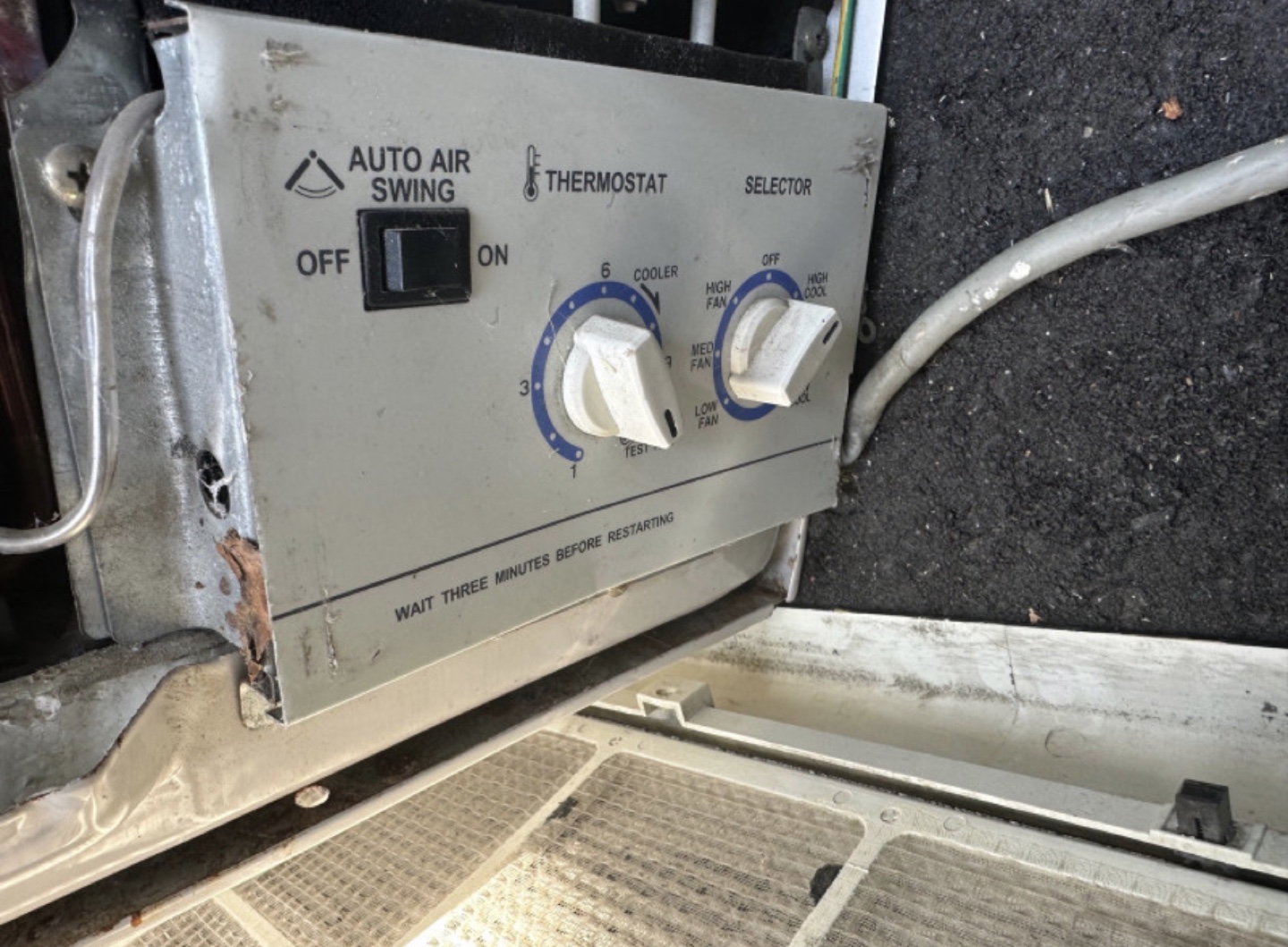 MOVING SALE - Commercial Air Conditioner - photo 2