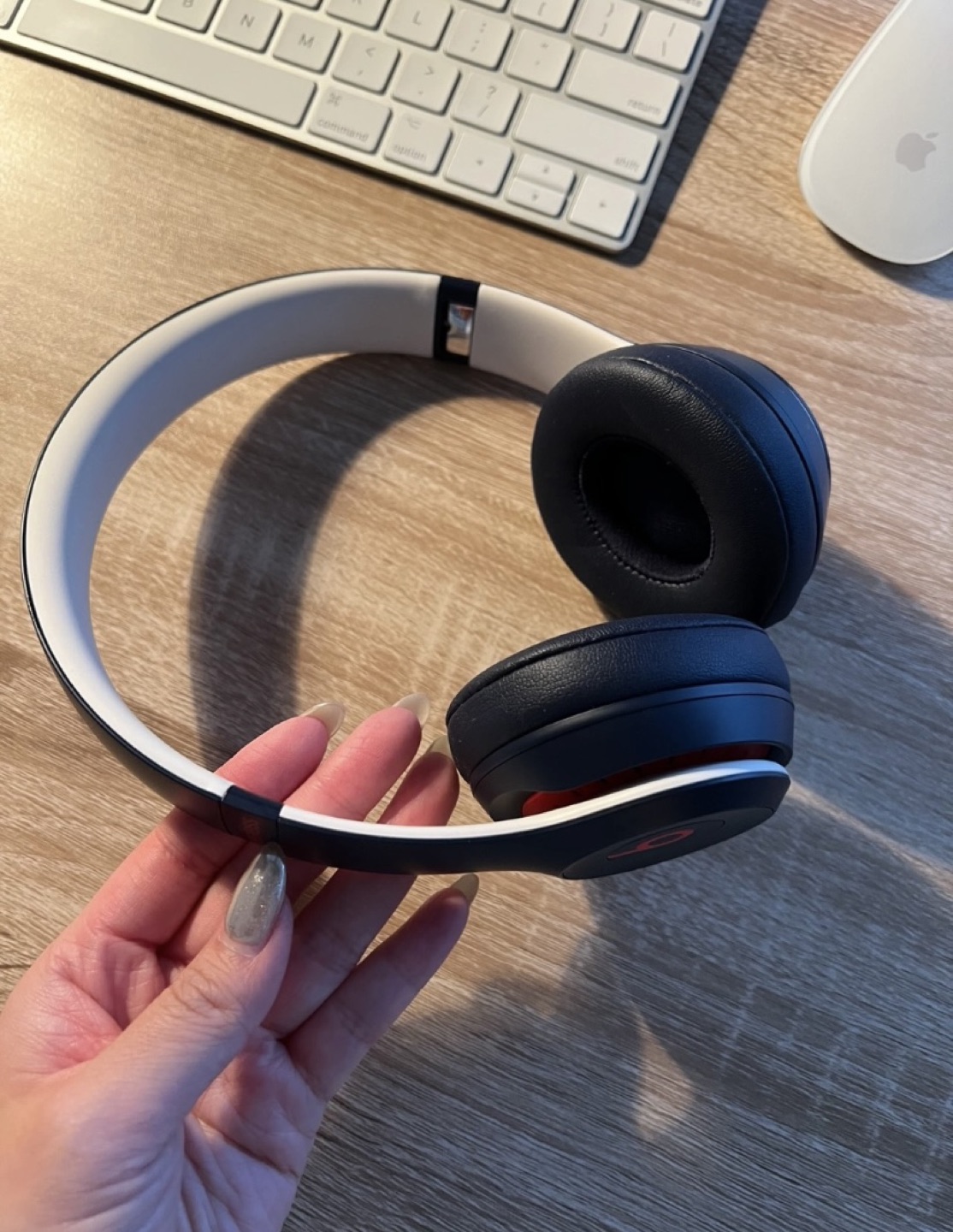 Beats Solo3 Bluetooth Headphones image indicator(3)