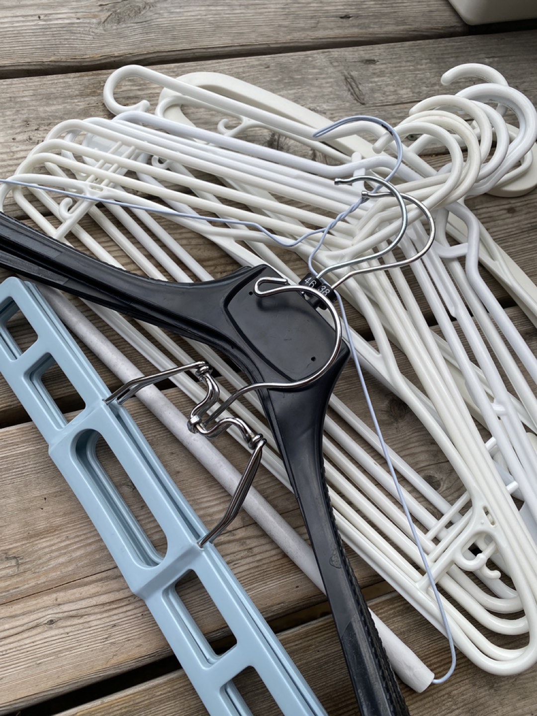 Shoe horn, hanging shelf, hangers image indicator(5)