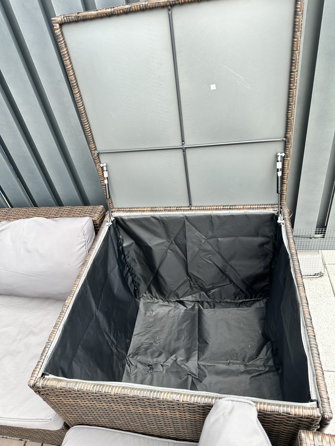 Patio set image indicator(4)