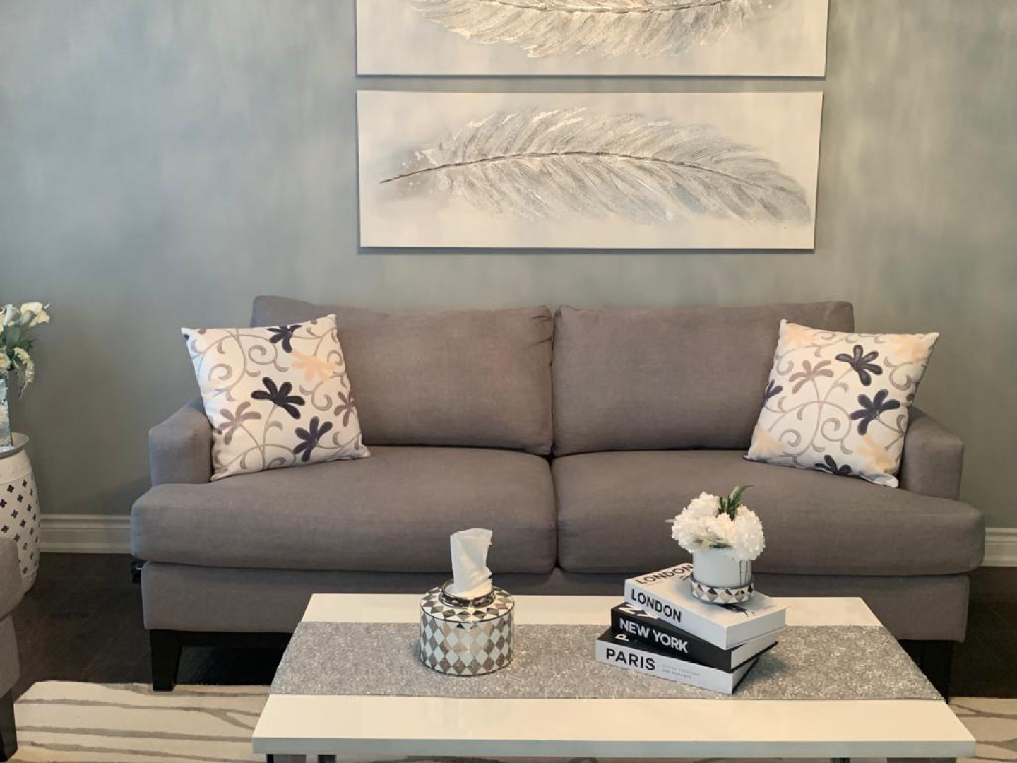 Sofa and matching love seat for sale. image indicator(4)