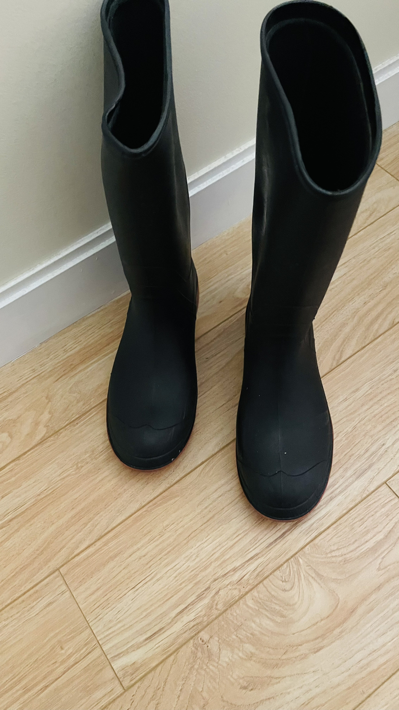 Women Rubber shoes size 7 thumbnail