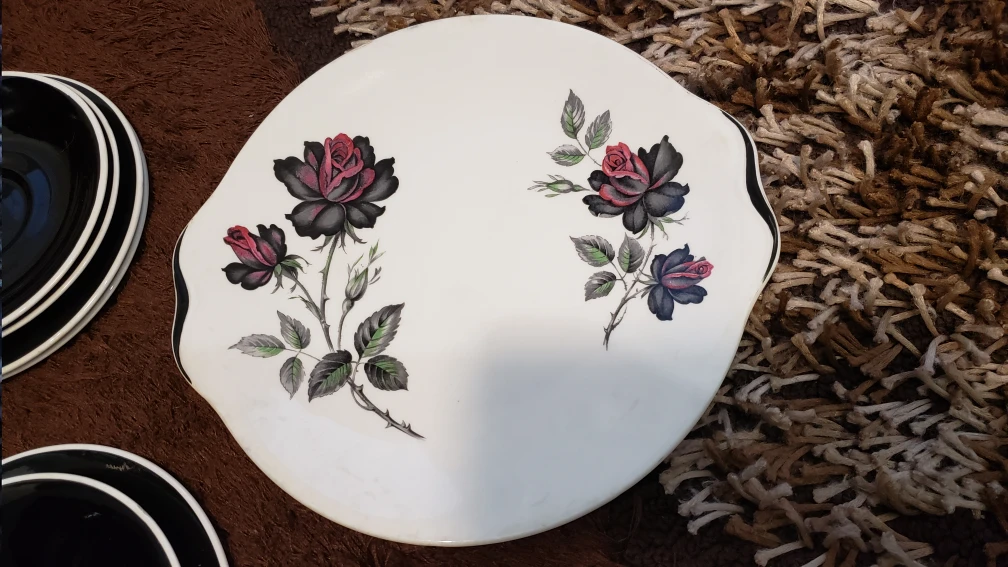 4 trio coffee/tea sets of Royal Albert's Masquerade image indicator(3)