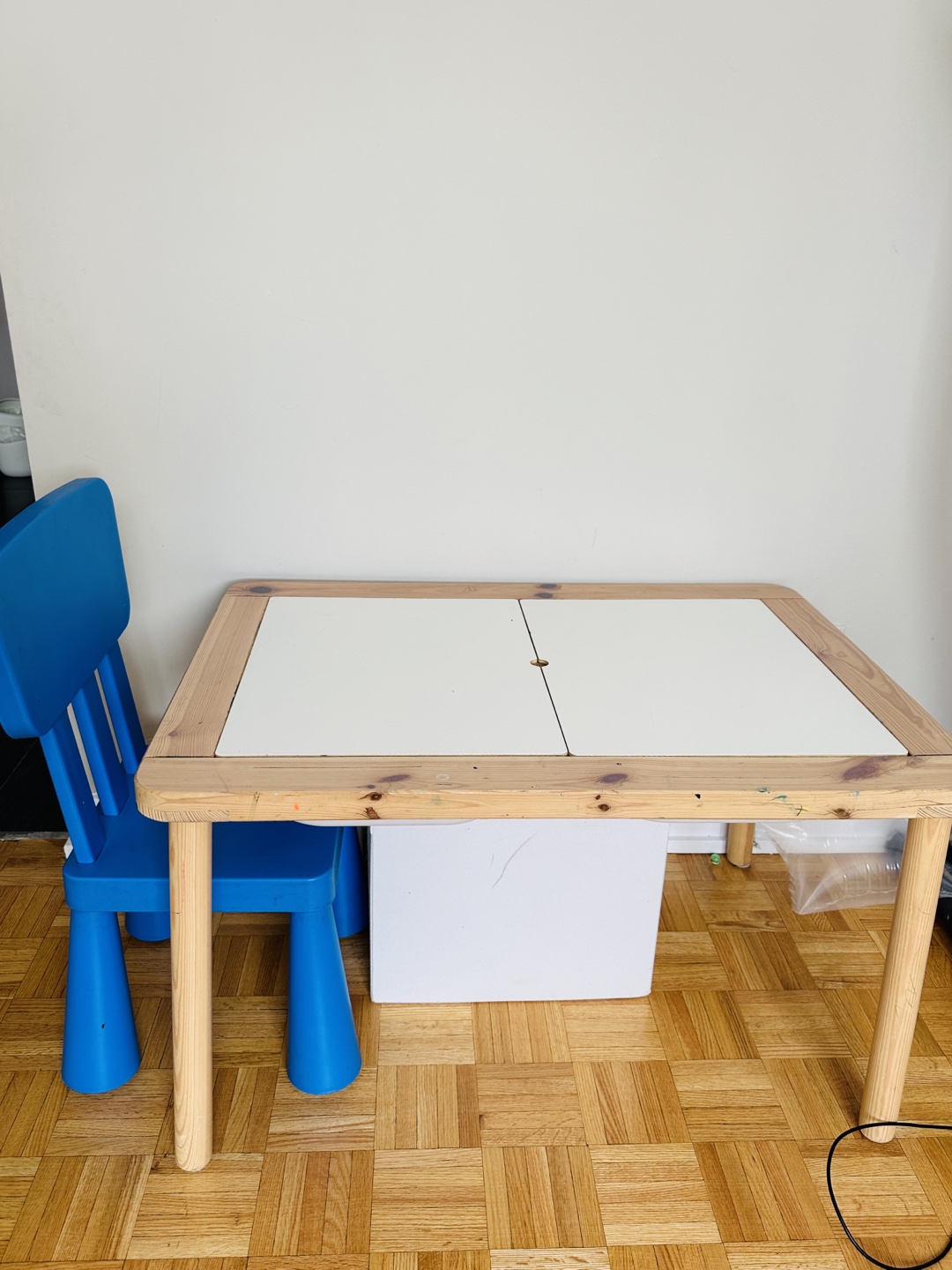 Kids table and chair