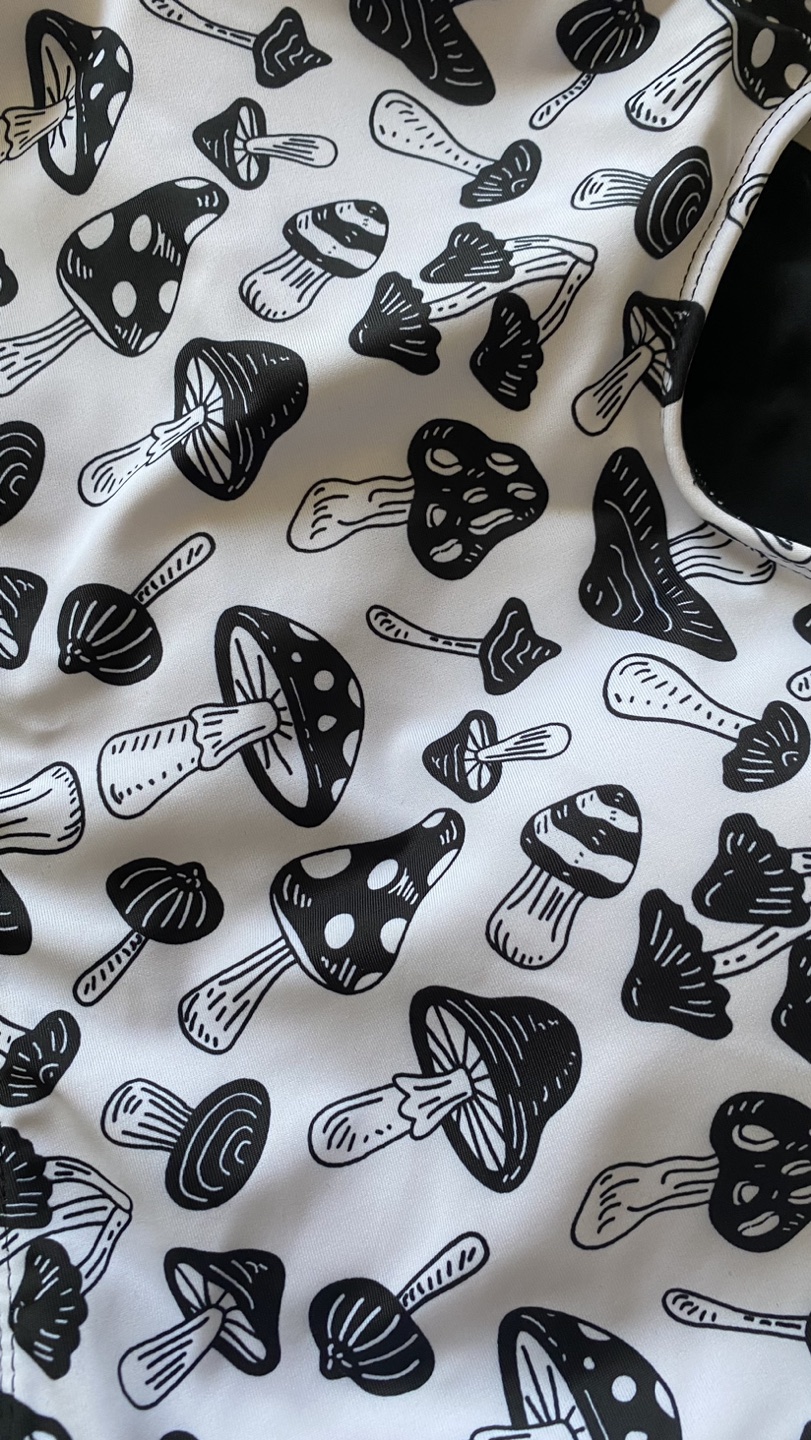 Sweeping suit with cute mushroom print - photo 4