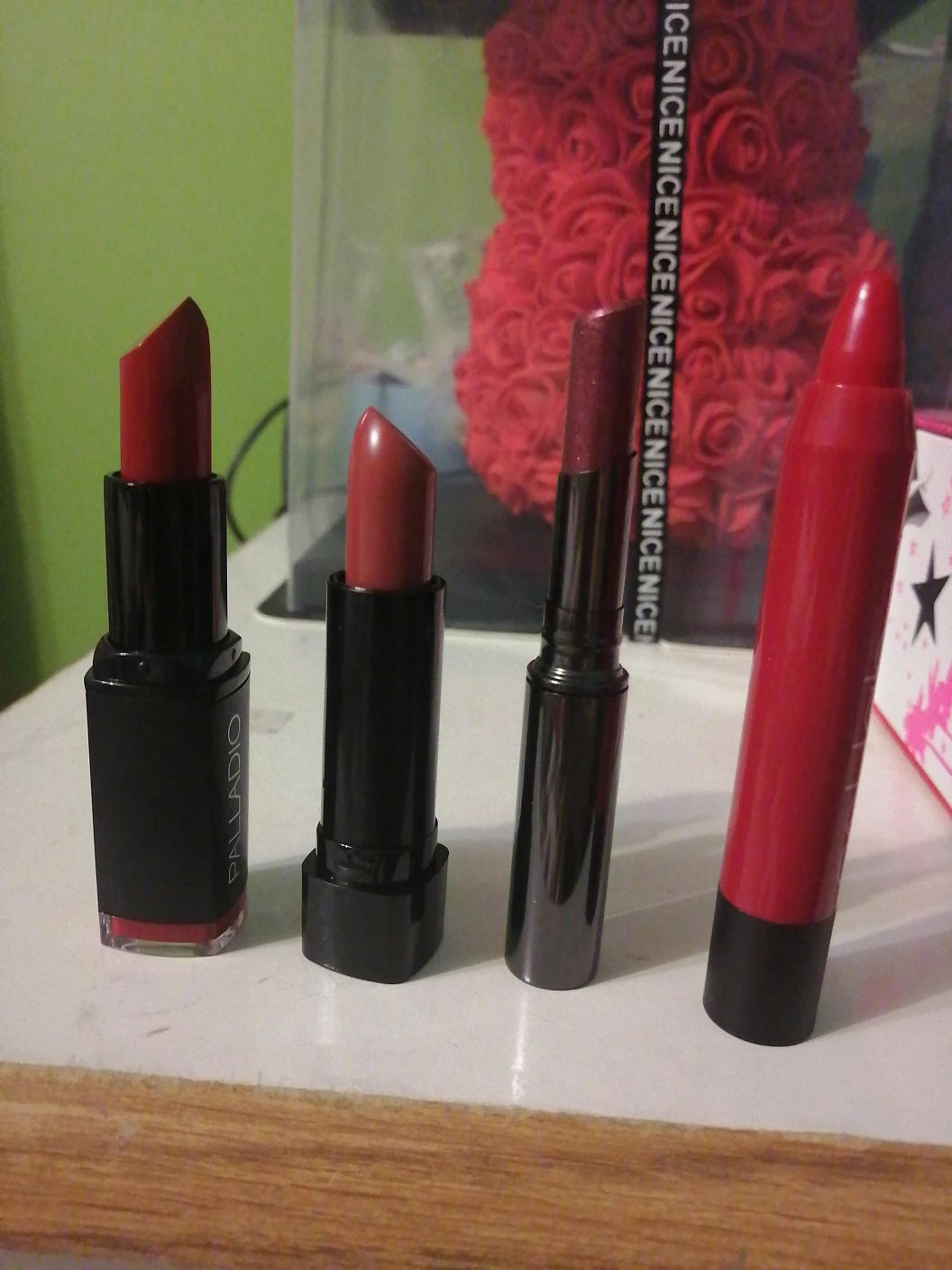 lip products image indicator(2)