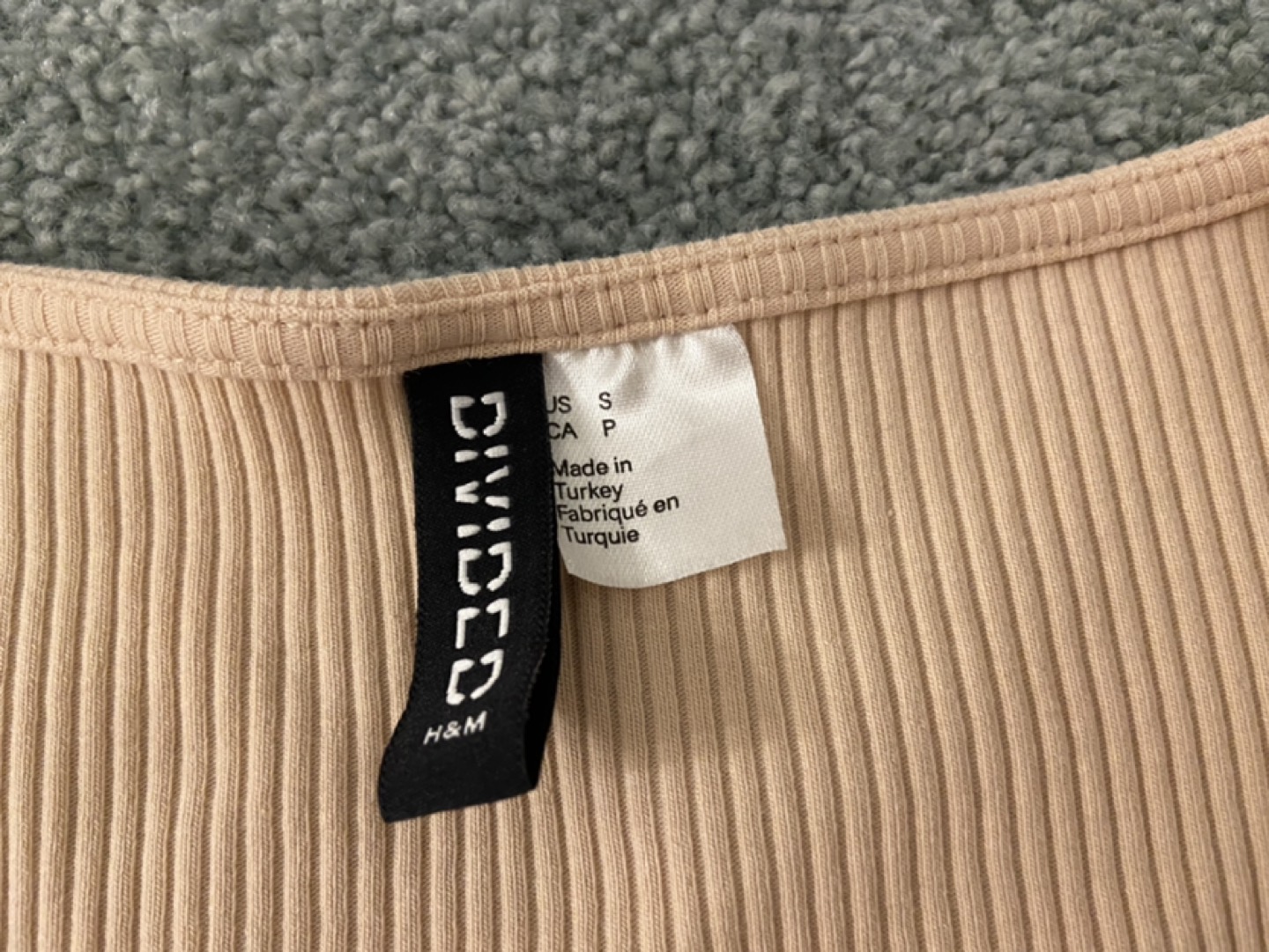 H&M Nude Cropped Shirt image indicator(3)