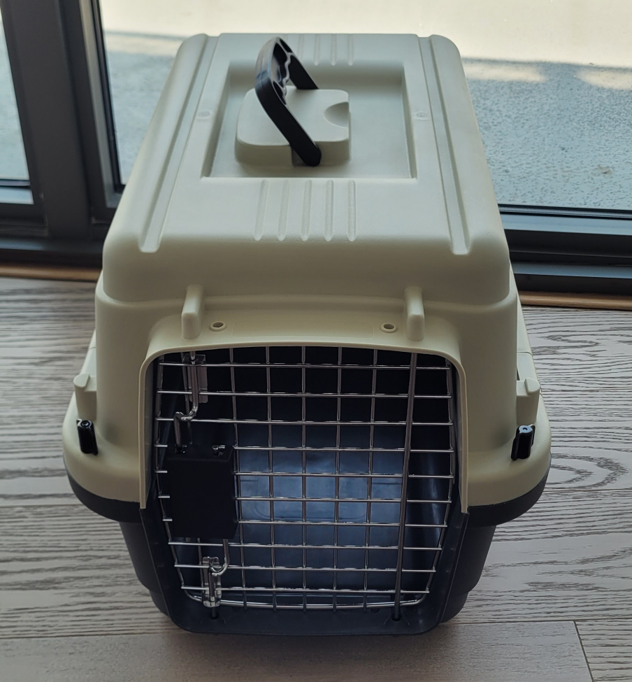Lockable Airline Approved Wire Door Plastic Pet Kennel for sale!
