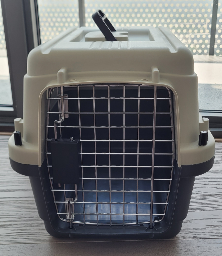 Lockable Airline Approved Wire Door Plastic Pet Kennel for sale! - photo 2