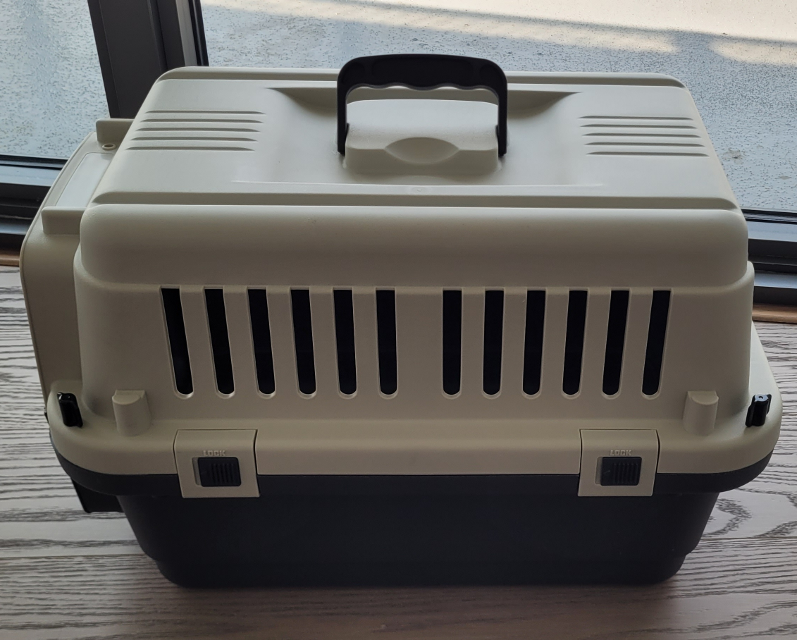 Lockable Airline Approved Wire Door Plastic Pet Kennel for sale! - photo 3