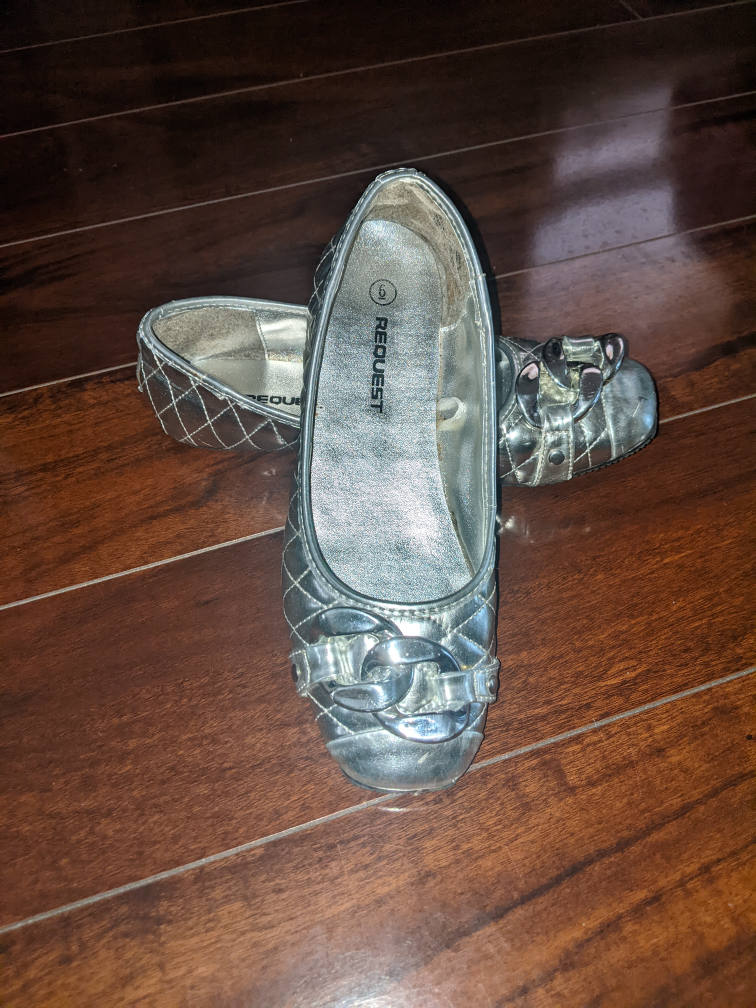 Silver Pleated Buckle Design Request Flats image indicator(3)