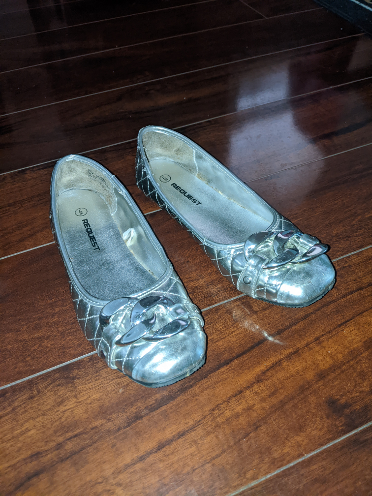 Silver Pleated Buckle Design Request Flats image indicator(4)