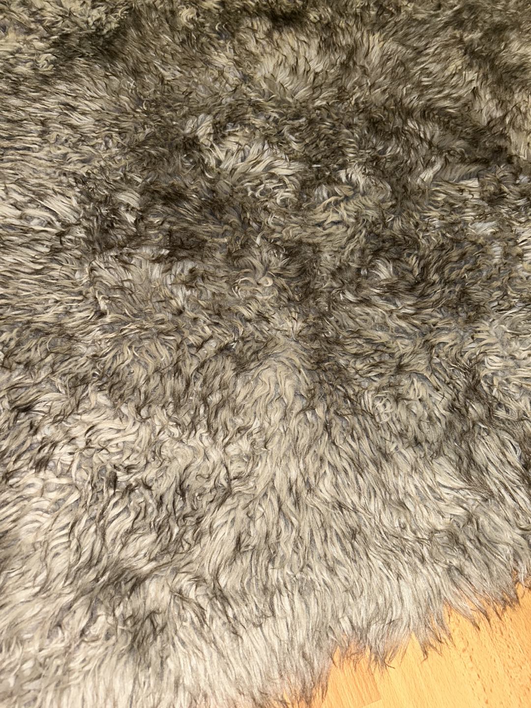 4x6 ft Plush grey and white shaggy rug - photo 2