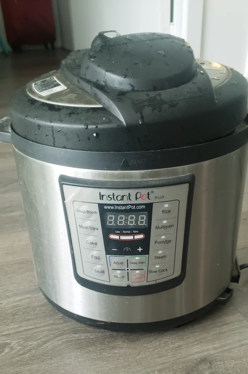 Instant Pot Lux Pressure cooker