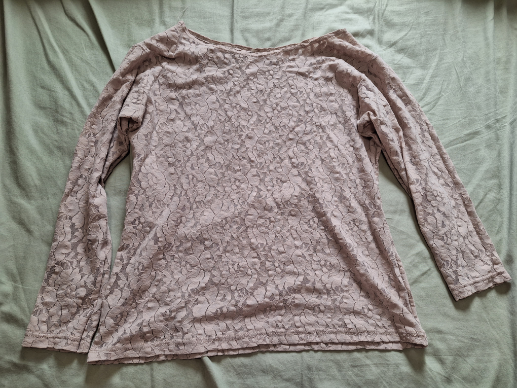 ✨️sale ✨️beige lace top thumbnail