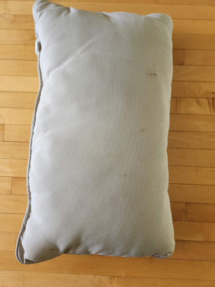 Outdoor Pillow image indicator(2)