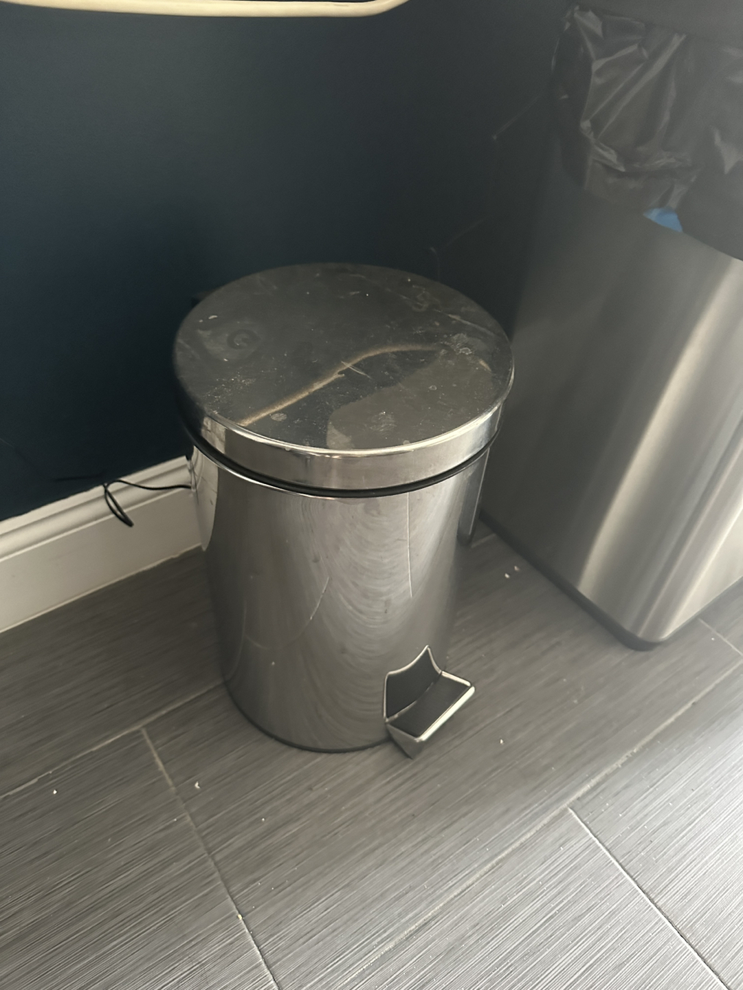 Trash can - photo 4