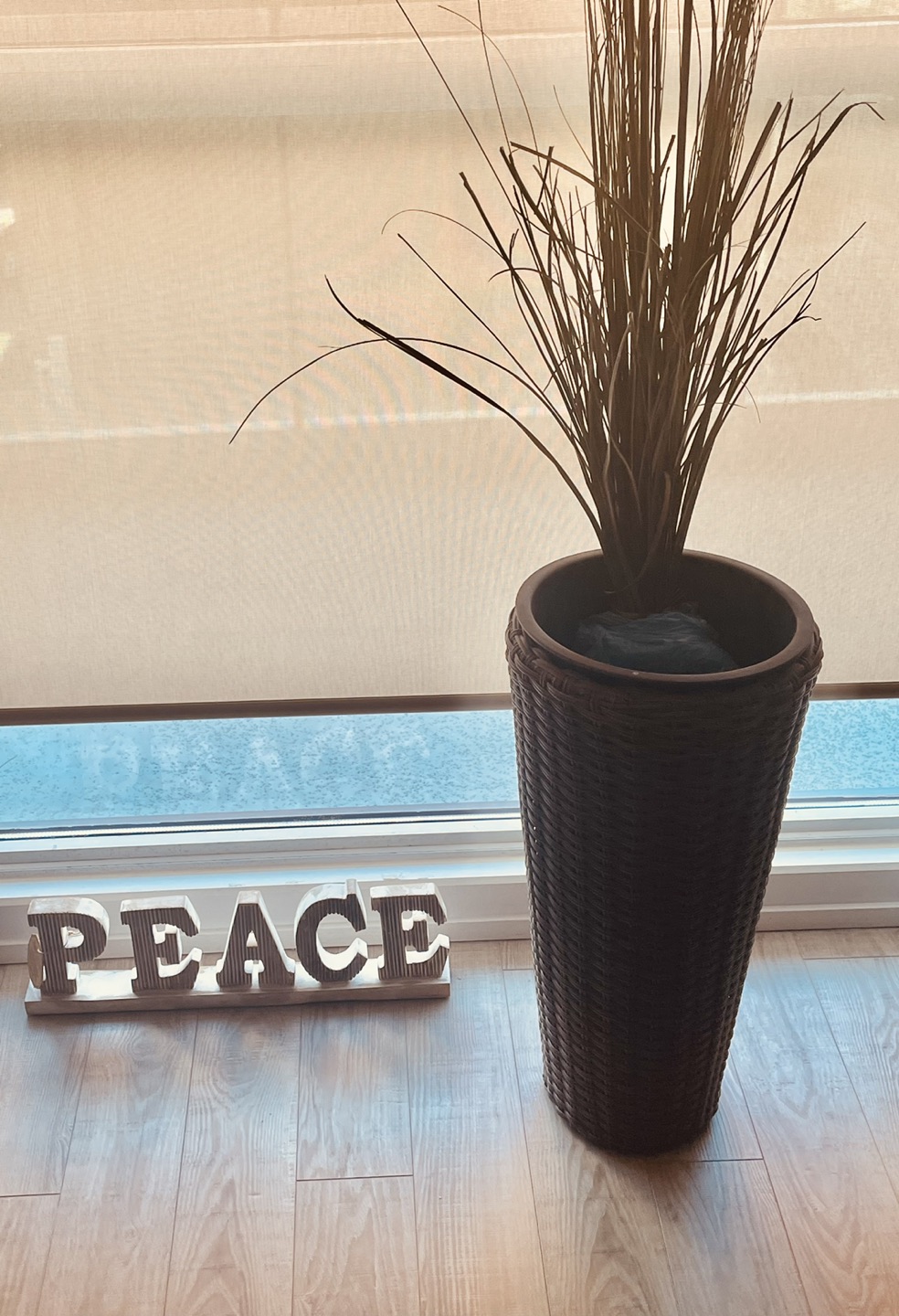 Hampton Bay 24-inch Round Wicker Planter image indicator(3)