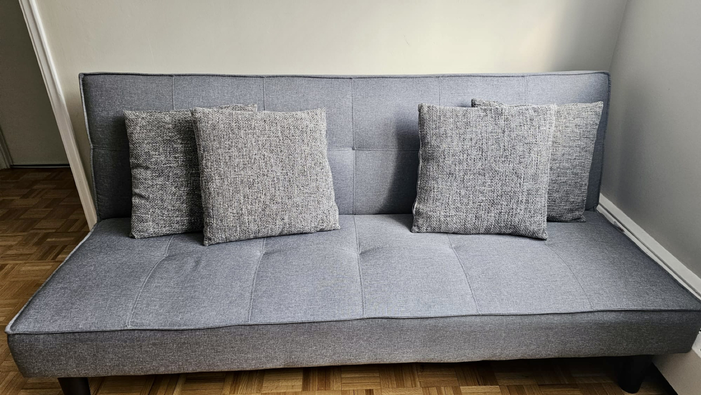 Sofa bed (two ways) very NEW! thumbnail