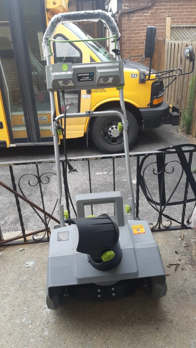 electric  snow thrower thumbnail
