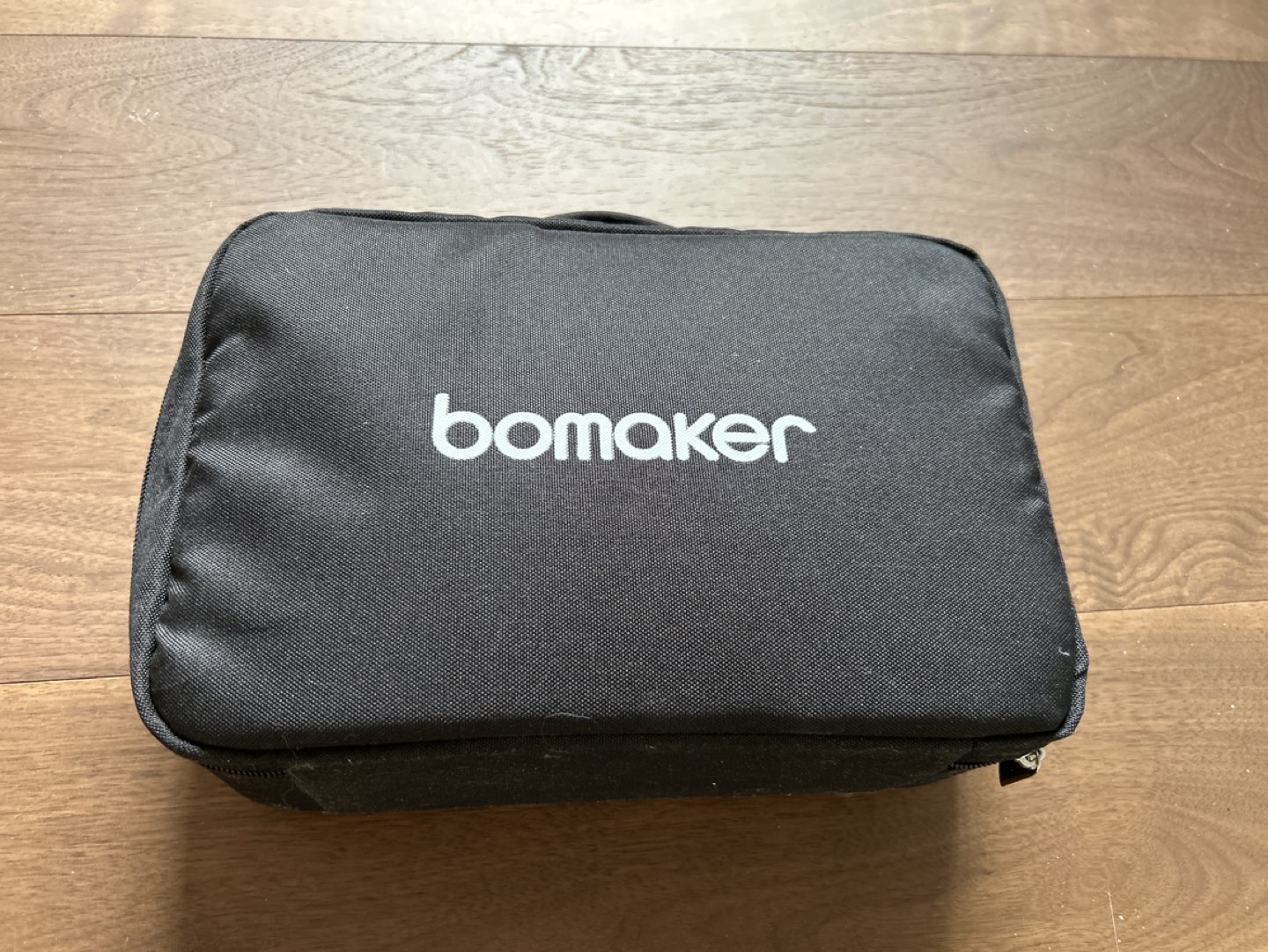 WiFi Mini Projector, BOMAKER Portable Projector, 5000 Lux, 1080P thumbnail