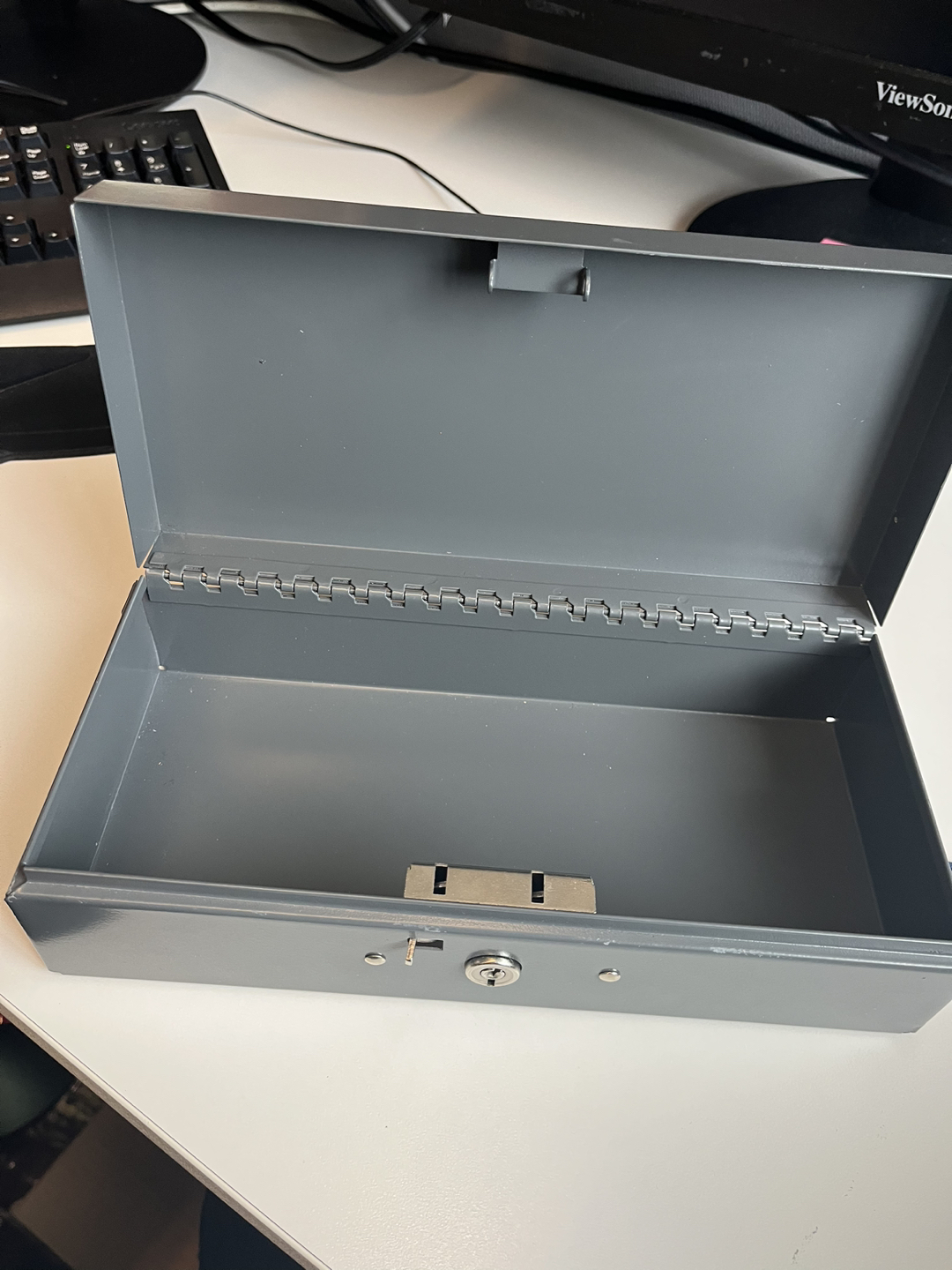 Metal storage box with lock and key image indicator(3)