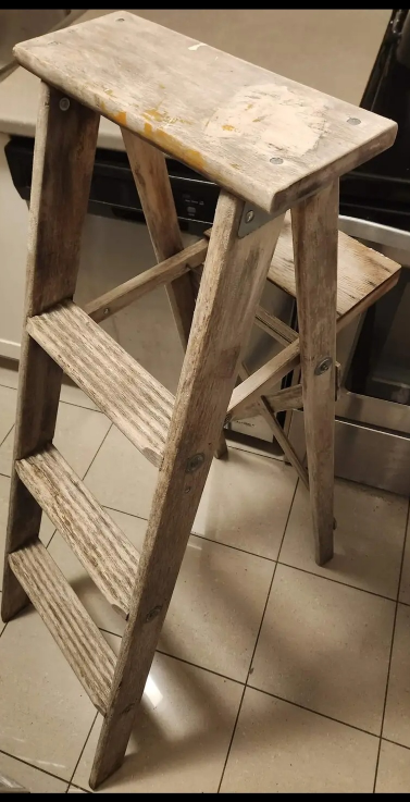 RUSTIC 4FT WOODEN LADDER thumbnail