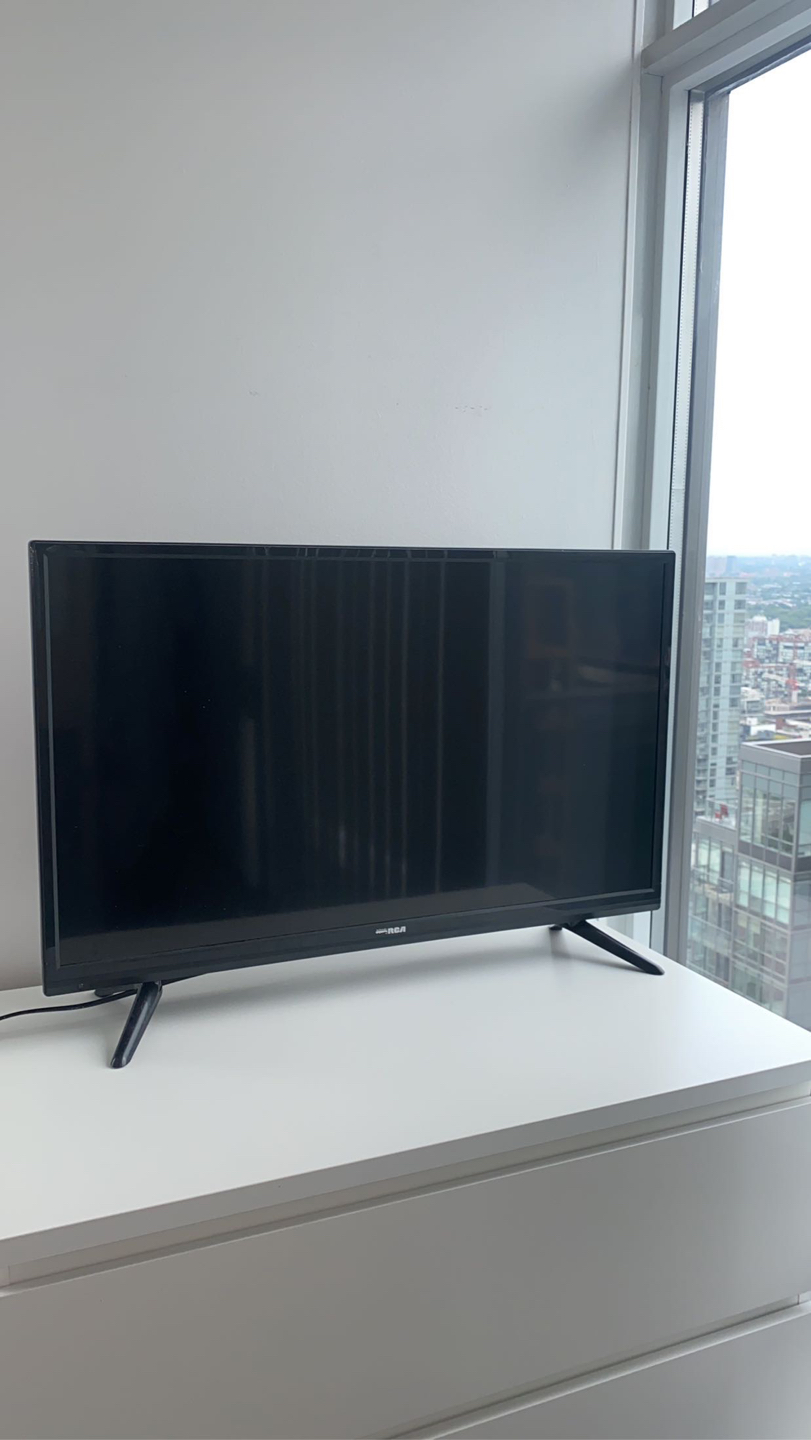 32” LED TV comes in box with remote thumbnail