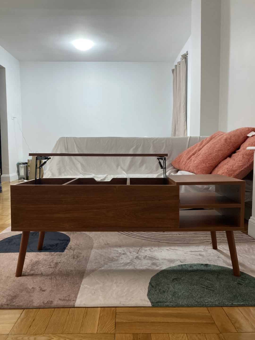 Lift top coffee table