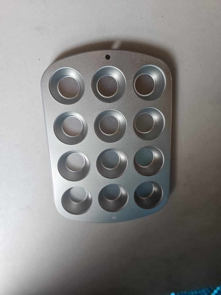 free mini cupcakes pan thumbnail