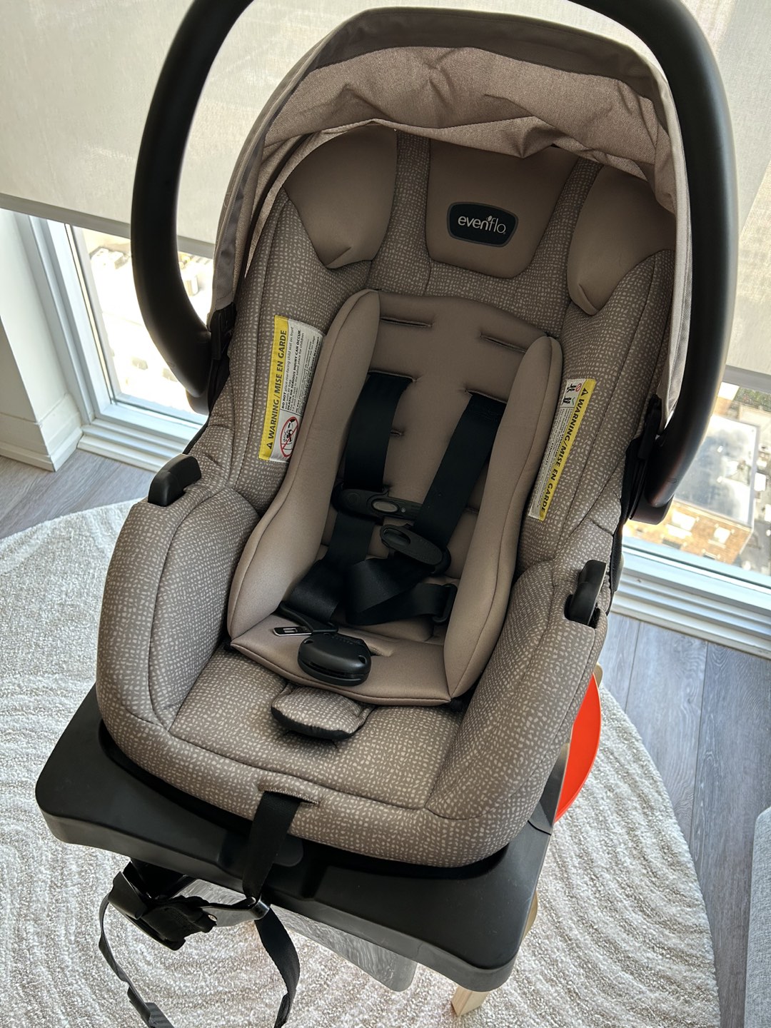 EverFlo Infant carseat with base