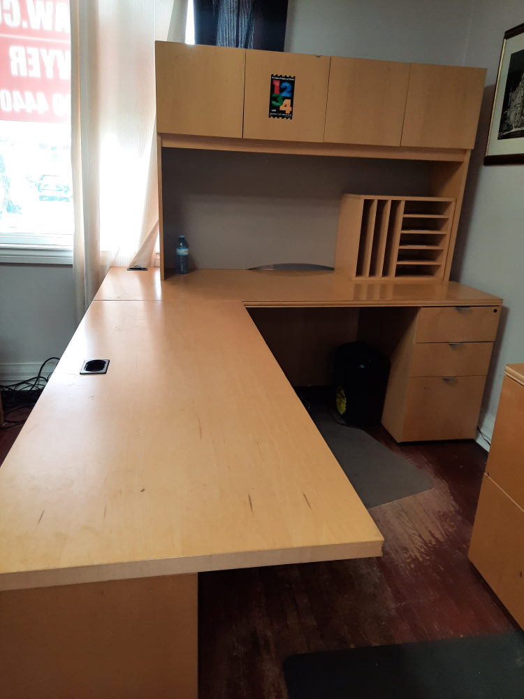 Executive desk with hutch - photo 3