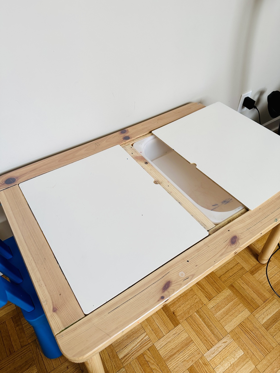 Kids table and chair - photo 2