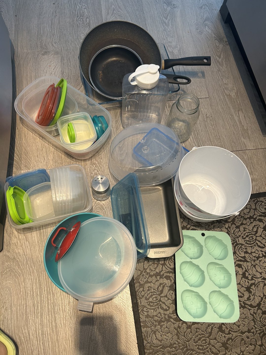 Plates, pans, cups, tupper wares - photo 2