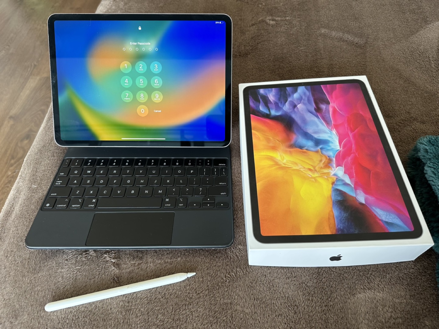 Apple iPad Pro 256 GB, 2nd Gen + Keyboard + Apple Pencil 2nd Gen