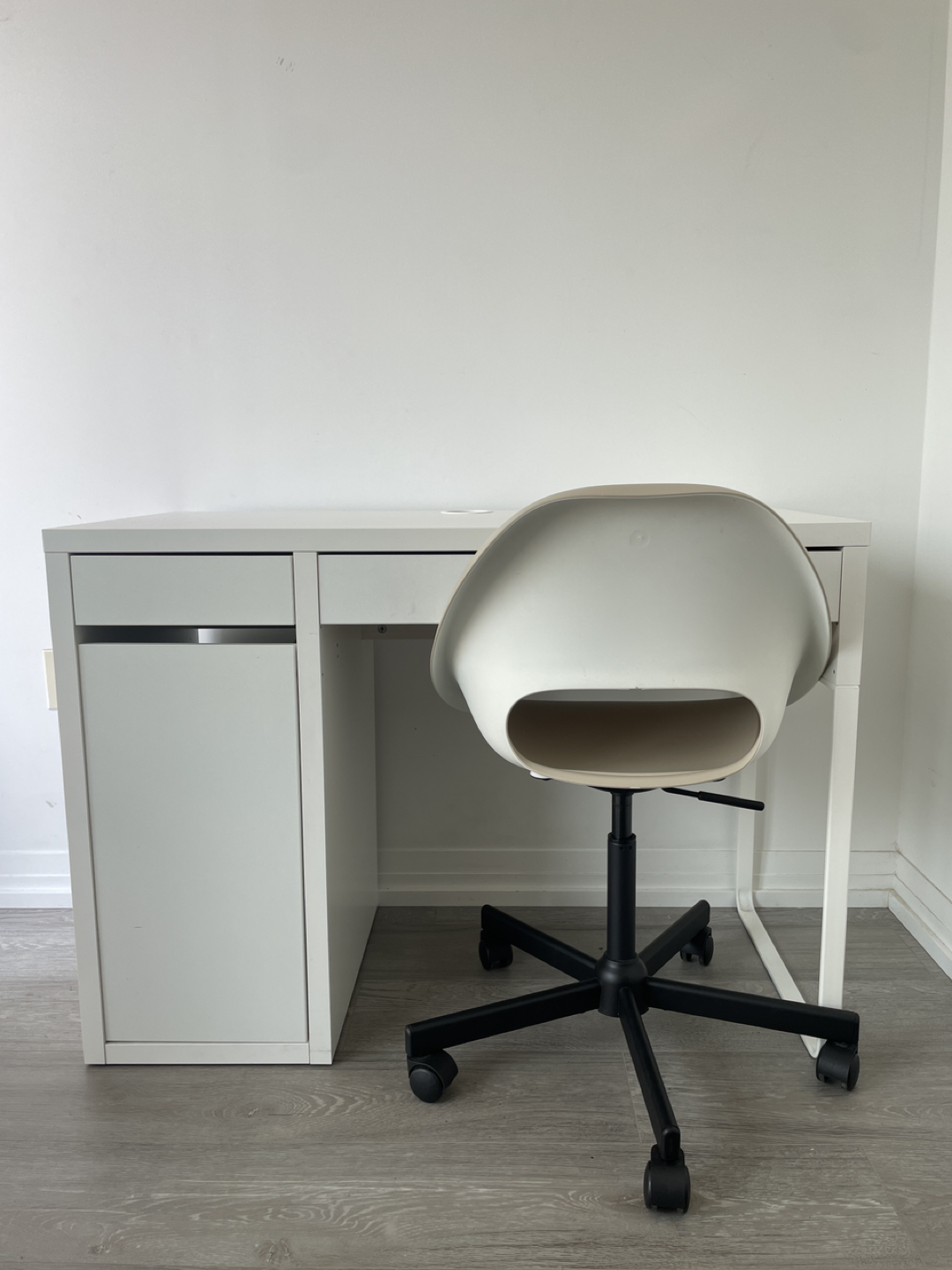 Ikea desk/ table+ chair image indicator(2)