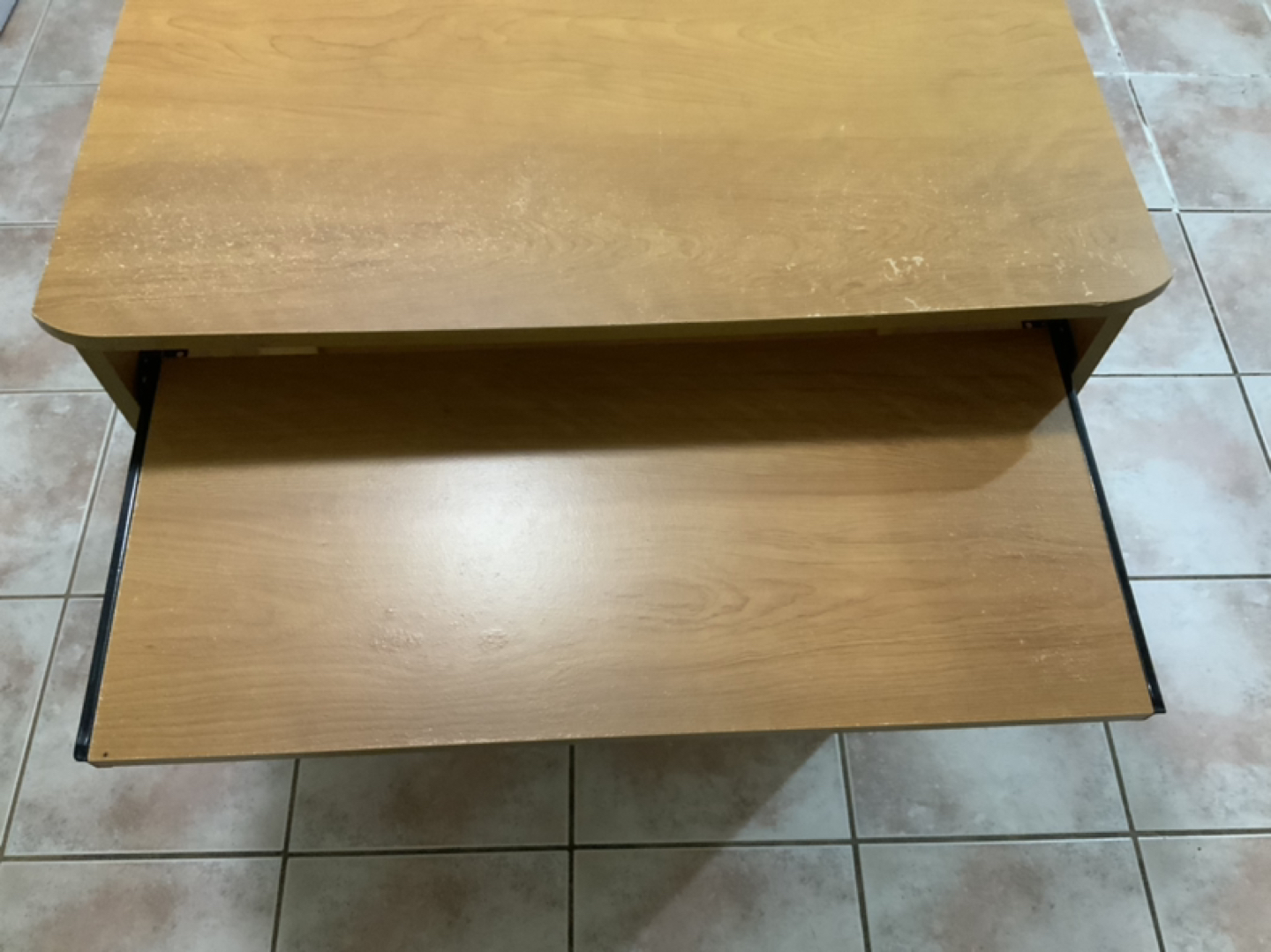 small desk with wheel #freecycle - photo 2