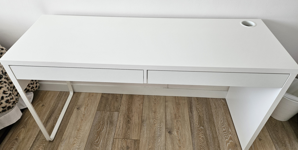 White IKEA MICKE desk - photo 2