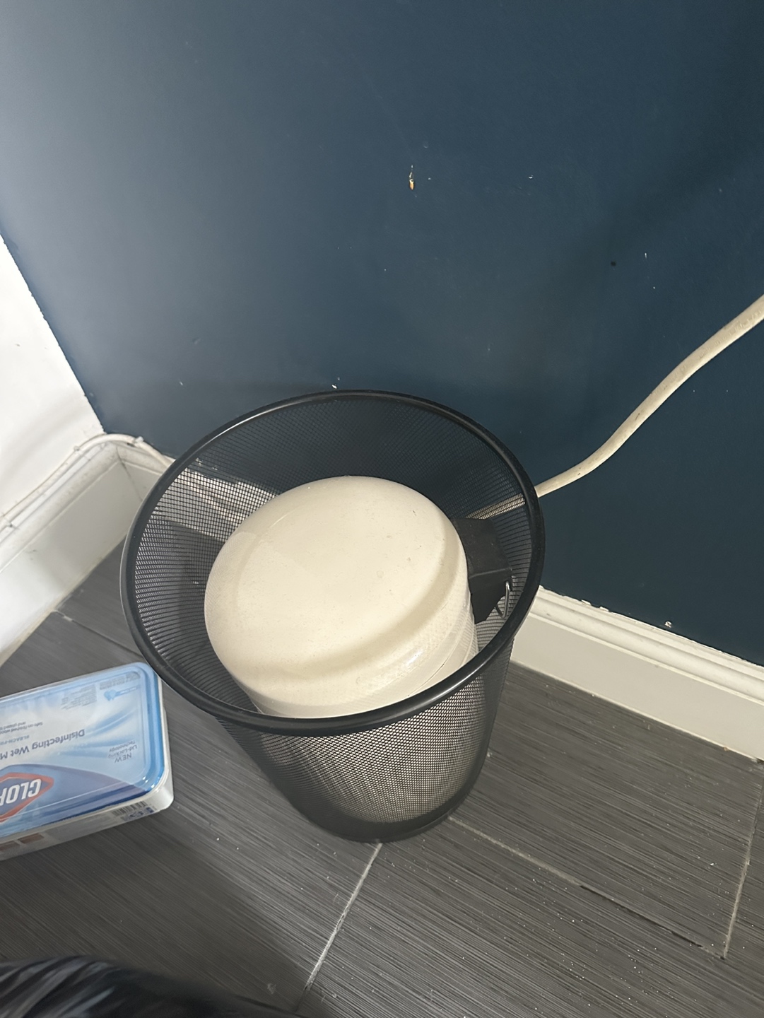 Trash can - photo 5